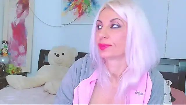 Snapshot of HoneyLara chatting on 11/15/25, 09:08 HoneyLara online show from 11/15/25, 09:08