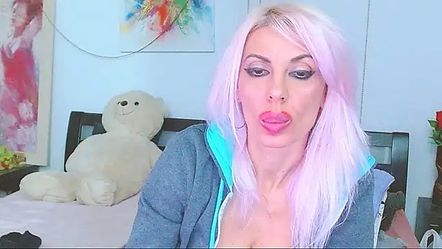 Snapshot of HoneyLara chatting on 12/03/25, 08:52 HoneyLara online show from 12/03/25, 08:52