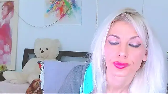 HoneyLara online show from 02/24/26, 10:54