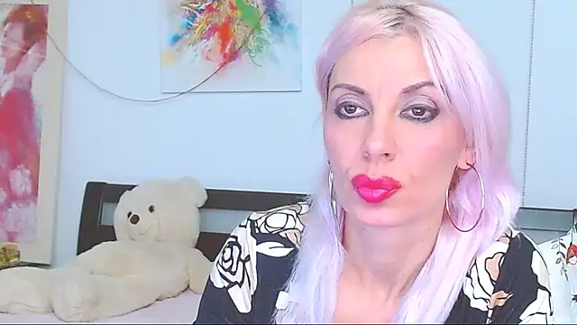 Snapshot of HoneyLara chatting on 10/10/25, 08:53 HoneyLara online show from 10/10/25, 08:53