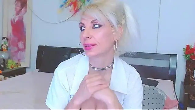 HoneyLara online show from 06/01/26, 07:57