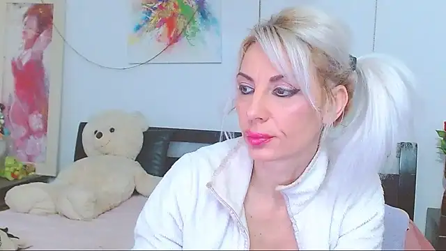 HoneyLara online show from 02/18/26, 08:16