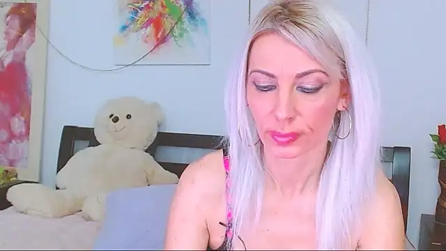 HoneyLara online show from 02/15/26, 07:31