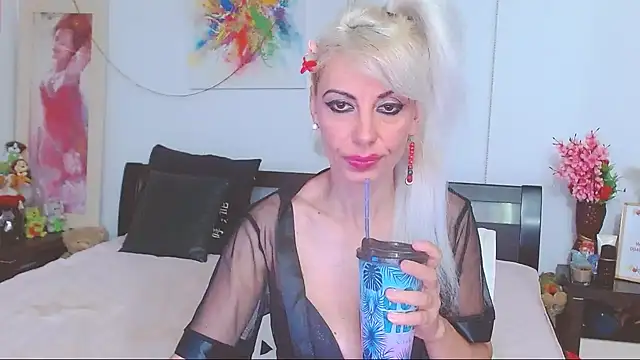 HoneyLara online show from 06/19/26, 01:11