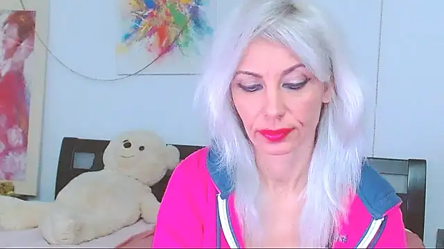 HoneyLara online show from 12/21/25, 10:32