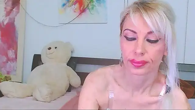 Snapshot of HoneyLara chatting on 04/17/26, 08:44 HoneyLara online show from 04/17/26, 08:44