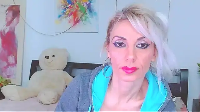 HoneyLara online show from 03/01/26, 09:48