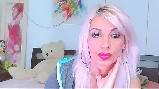 Snapshot of HoneyLara chatting on 10/24/25, 08:41 HoneyLara online show from 10/24/25, 08:41