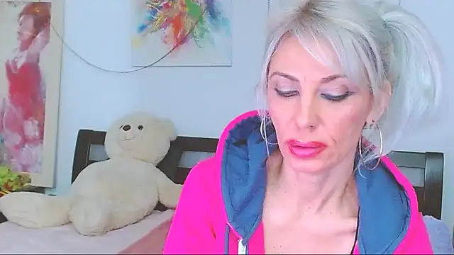 HoneyLara online show from 12/20/25, 07:06