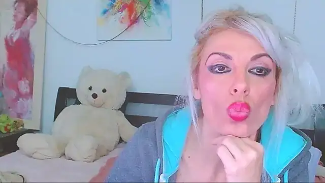 HoneyLara online show from 03/05/26, 09:22