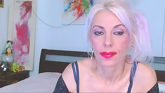 Snapshot of HoneyLara chatting on 09/26/25, 09:21 HoneyLara online show from 09/26/25, 09:21