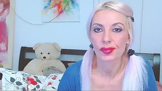 Snapshot of HoneyLara chatting on 10/06/25, 08:42 HoneyLara online show from 10/06/25, 08:42