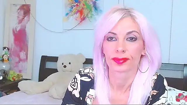 Snapshot of HoneyLara chatting on 10/13/25, 04:19 HoneyLara online show from 10/13/25, 04:19