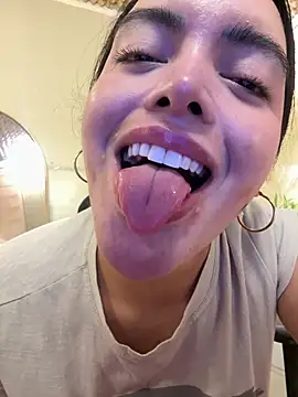 HotstuffCherrySummer online show from 03/10/26, 08:18