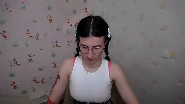 Snapshot of MaryEm976 chatting on 04/28/26, 05:45 MaryEm976 online show from 04/28/26, 05:45