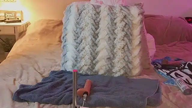 JESS LOVES online show from 10/11/25, 05:36