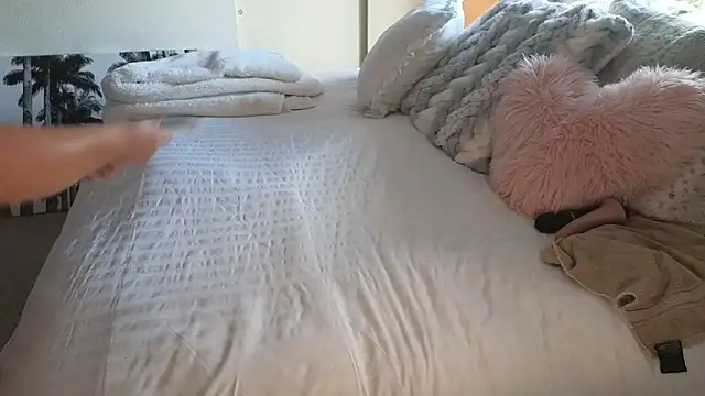 JESS LOVES online show from 04/17/26, 06:22