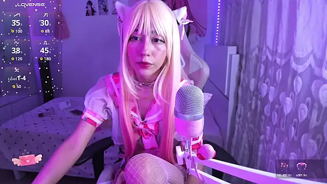 Snapshot of mia_kawaii05 chatting on 09/17/25, 10:12 mia kawaii05 online show from 09/17/25, 10:12