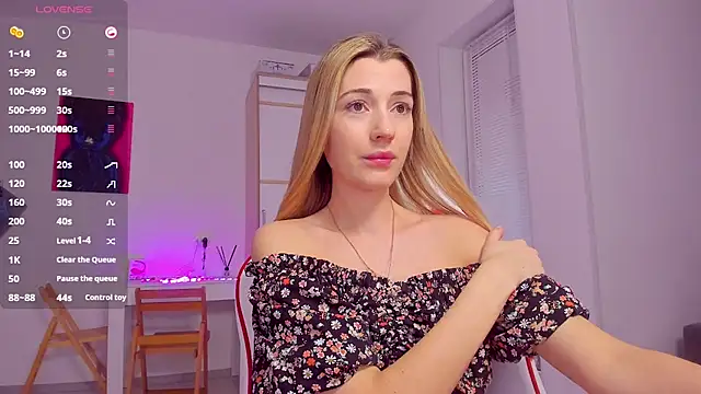 Snapshot of HotCarolineXO chatting on 03/09/25, 03:27 HotCarolineXO online show from 03/09/25, 03:27