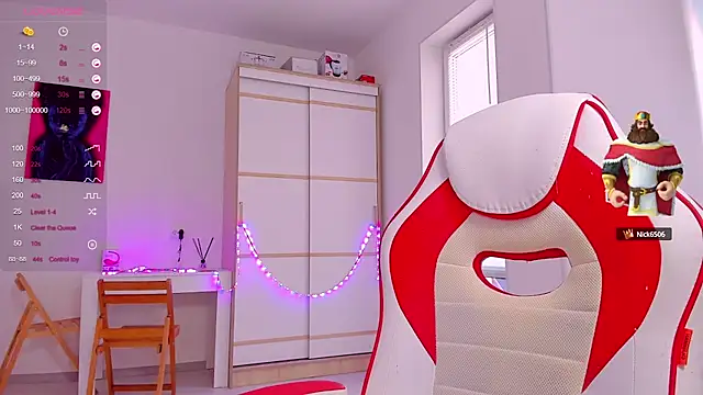 Snapshot of HotCarolineXO chatting on 02/04/25, 10:43 HotCarolineXO online show from 02/04/25, 10:43