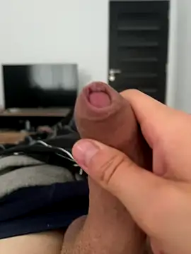 Snapshot of LoudPony chatting on 10/16/25, 06:10 LoudPony online show from 10/16/25, 06:10