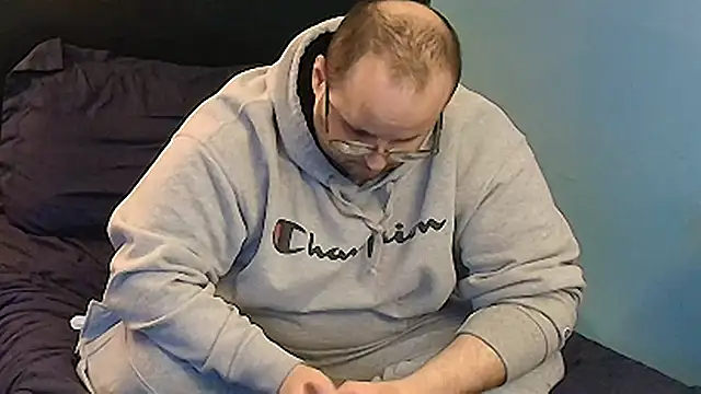 Snapshot of lefty15242 chatting on 03/17/25, 03:57 lefty15242 online show from 03/17/25, 03:57