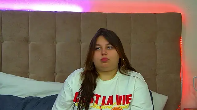 LillianKim online show from 09/18/25, 06:33