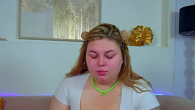 LillianKim online show from 11/17/25, 06:50