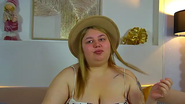 LillianKim online show from 12/04/25, 06:40