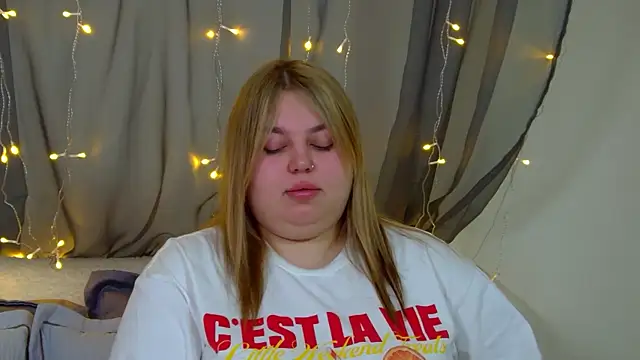 LillianKim online show from 11/16/25, 06:40