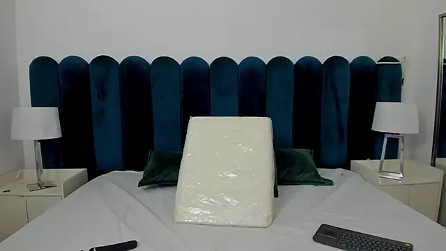 Snapshot of marianaaguii chatting on 11/16/25, 01:27 marianaaguii online show from 11/16/25, 01:27