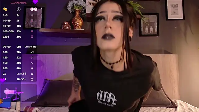 Snapshot of Mackenzie_Moore chatting on 10/09/25, 12:11 Mackenzie Moore online show from 10/09/25, 12:11