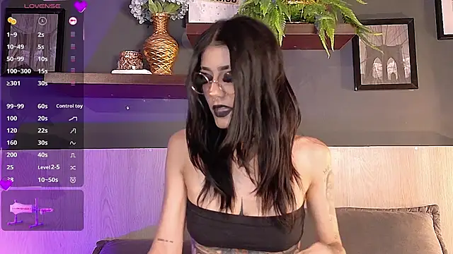 Snapshot of Mackenzie_Moore chatting on 10/25/25, 10:10 Mackenzie Moore online show from 10/25/25, 10:10