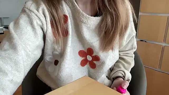 Mollyy998 online show from 10/27/25, 07:20