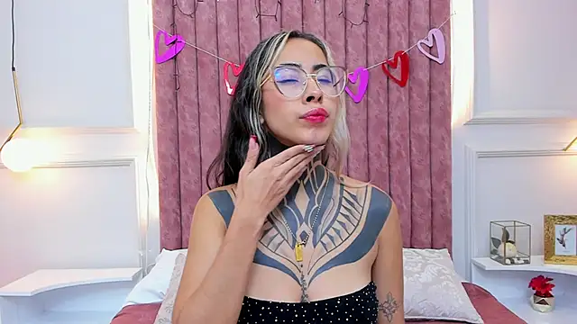 NicoleBlum online show from 02/12/25, 02:43