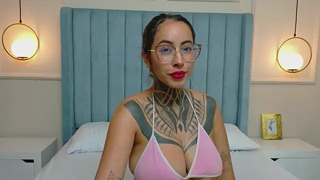 NicoleBlum online show from 04/07/26, 07:26