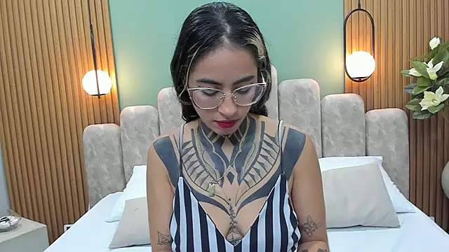 NicoleBlum online show from 03/10/25, 01:54