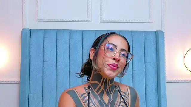 NicoleBlum online show from 06/16/26, 07:47