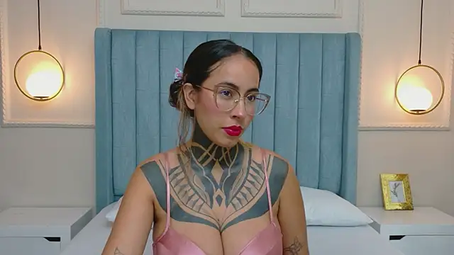 NicoleBlum online show from 04/15/26, 07:58