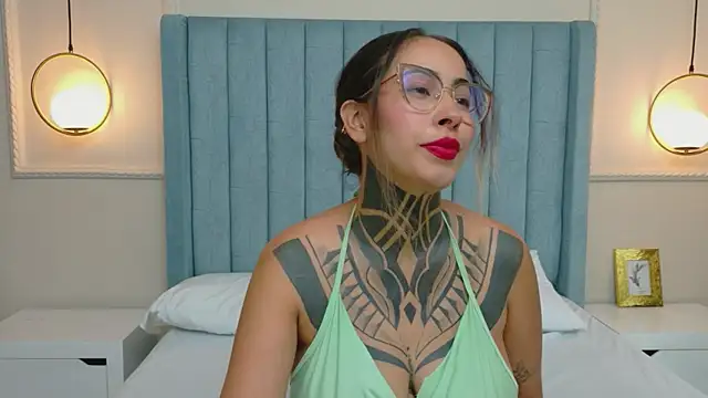 NicoleBlum online show from 04/06/26, 08:10