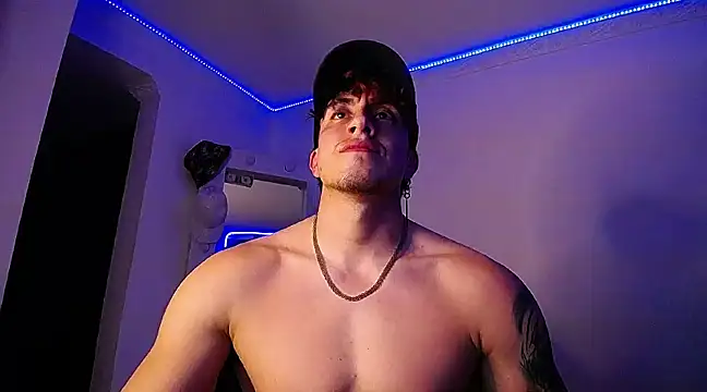 Snapshot of strongboy_ chatting on 12/28/24, 04:30 strongboy online show from 12/28/24, 04:30