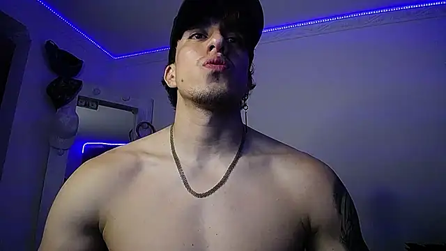 Snapshot of strongboy_ chatting on 01/19/25, 12:38 strongboy online show from 01/19/25, 12:38