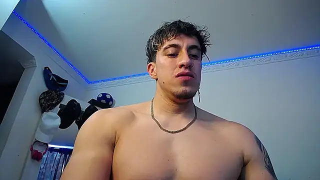 Snapshot of strongboy_ chatting on 10/07/25, 06:53 strongboy online show from 10/07/25, 06:53