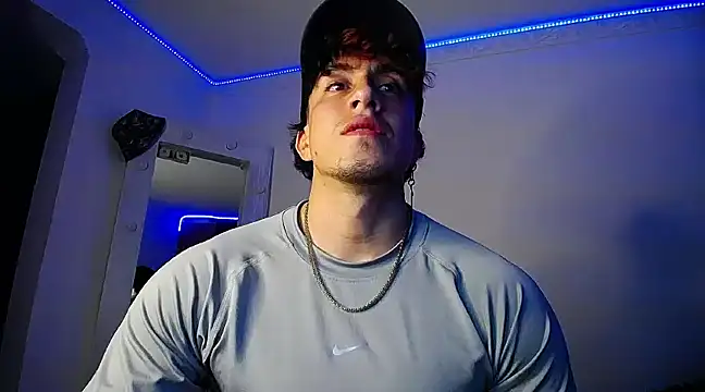 Snapshot of strongboy_ chatting on 12/24/24, 05:27 strongboy online show from 12/24/24, 05:27