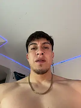 Snapshot of strongboy_ chatting on 06/17/26, 07:35 strongboy online show from 06/17/26, 07:35
