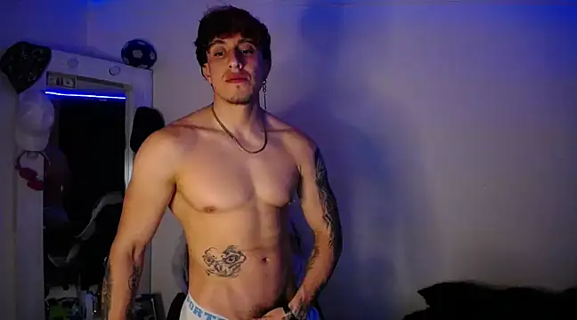 Snapshot of strongboy_ chatting on 12/29/24, 07:39 strongboy online show from 12/29/24, 07:39