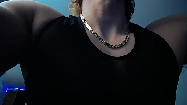 Snapshot of strongboy_ chatting on 02/19/25, 01:40 strongboy online show from 02/19/25, 01:40