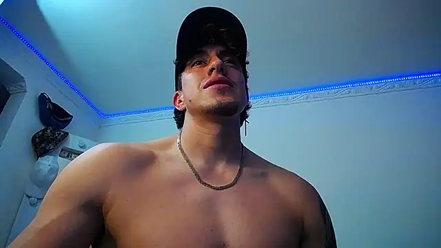 Snapshot of strongboy_ chatting on 01/24/25, 01:35 strongboy online show from 01/24/25, 01:35