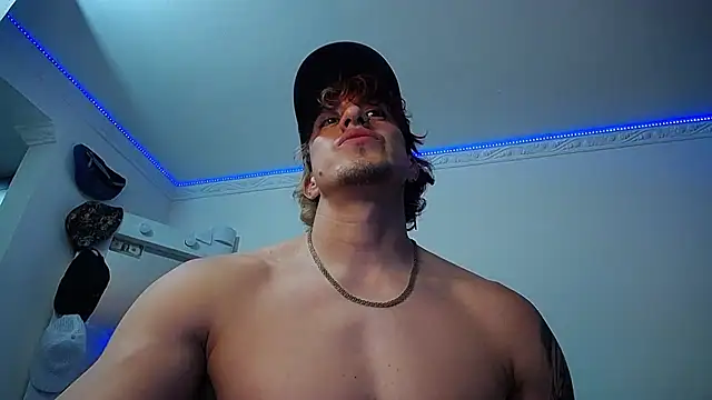 Snapshot of strongboy_ chatting on 03/13/25, 02:05 strongboy online show from 03/13/25, 02:05