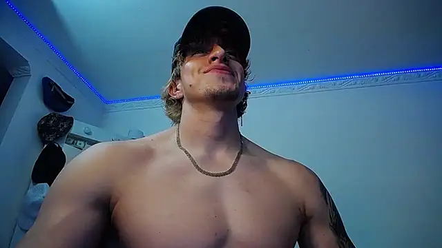 Snapshot of strongboy_ chatting on 03/15/25, 05:30 strongboy online show from 03/15/25, 05:30